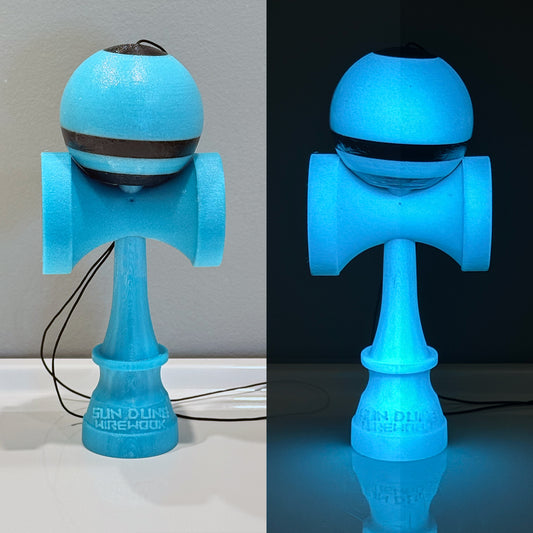 !    GLOWUP kendamas